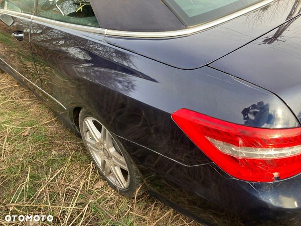 Ćwiartka błotnik Mercedes E klasa W207 Cabrio LEWY C890U - 1