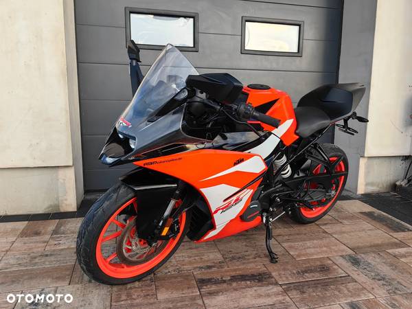 KTM RC 125 - 26