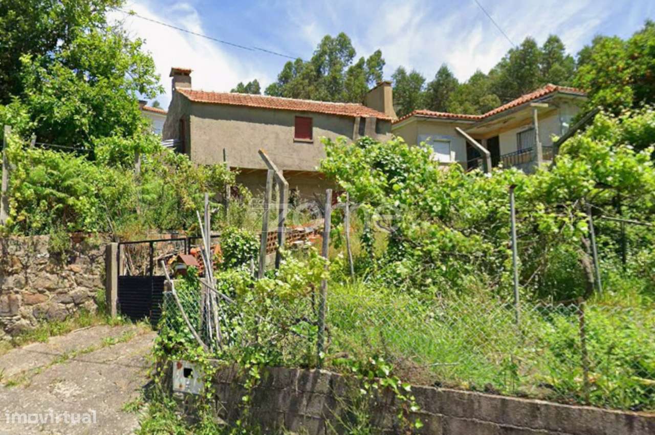 Moradia para remodelar arredores de Luso-6