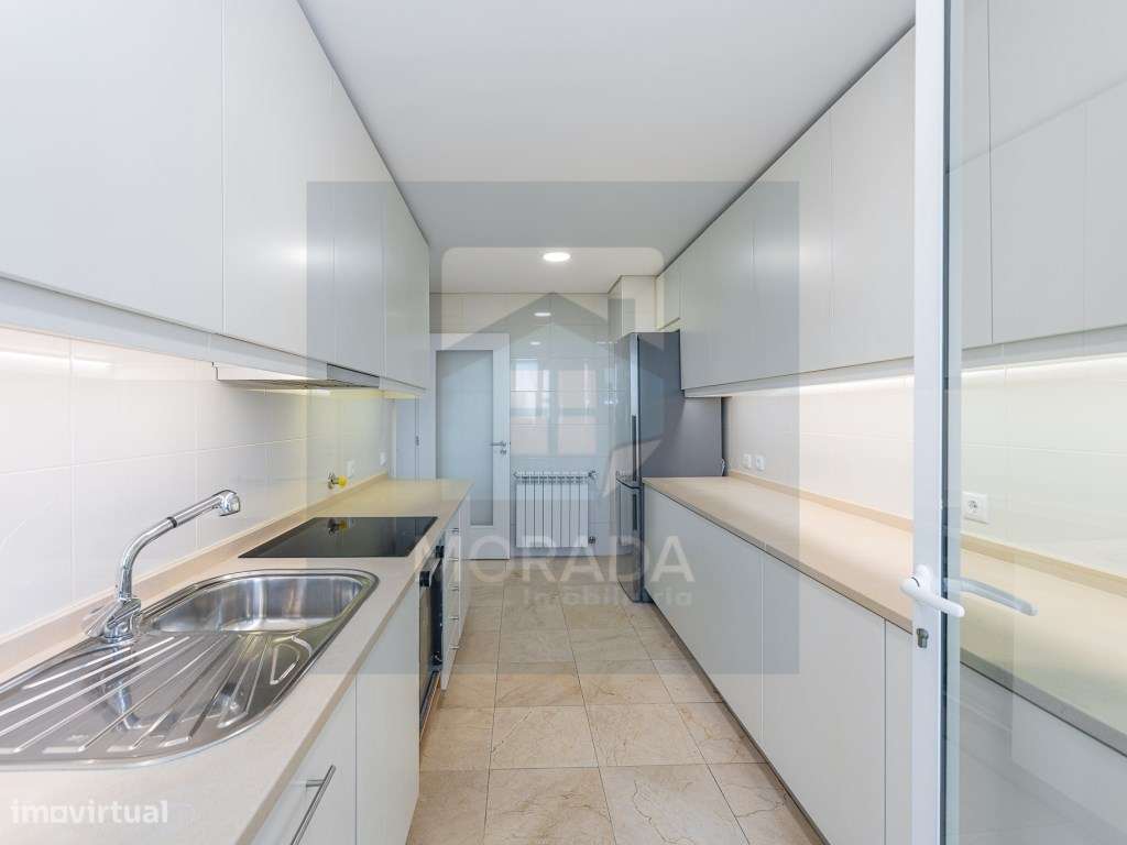 APARTAMENTO T3 JUNTO À AVENIDA DA BOAVISTA-9