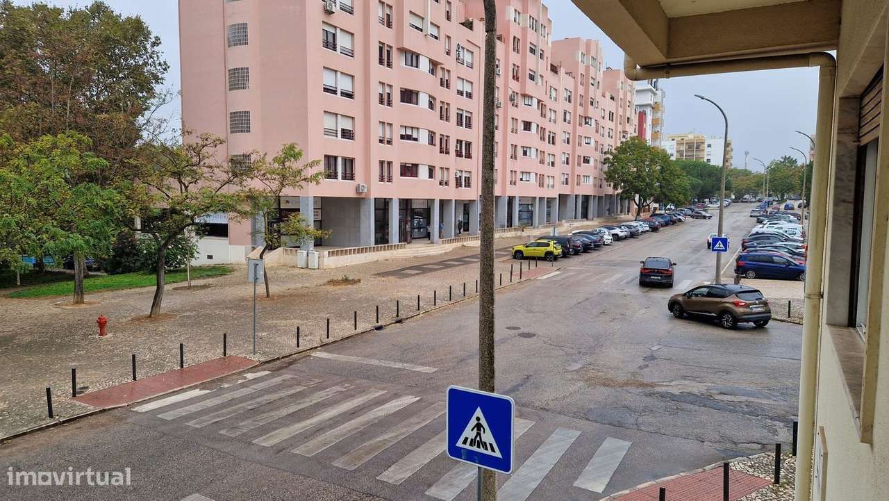 T4 Com Excelentes áreas - Situado em zona tranquila-21