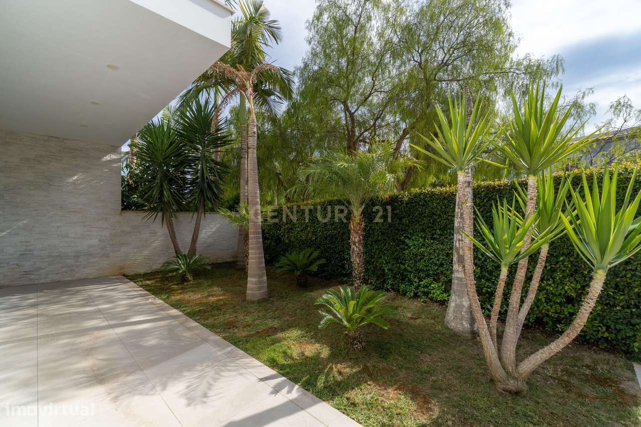 Moradia Contemporânea T3+2 | Zona Premium - Montenegro, Faro-29