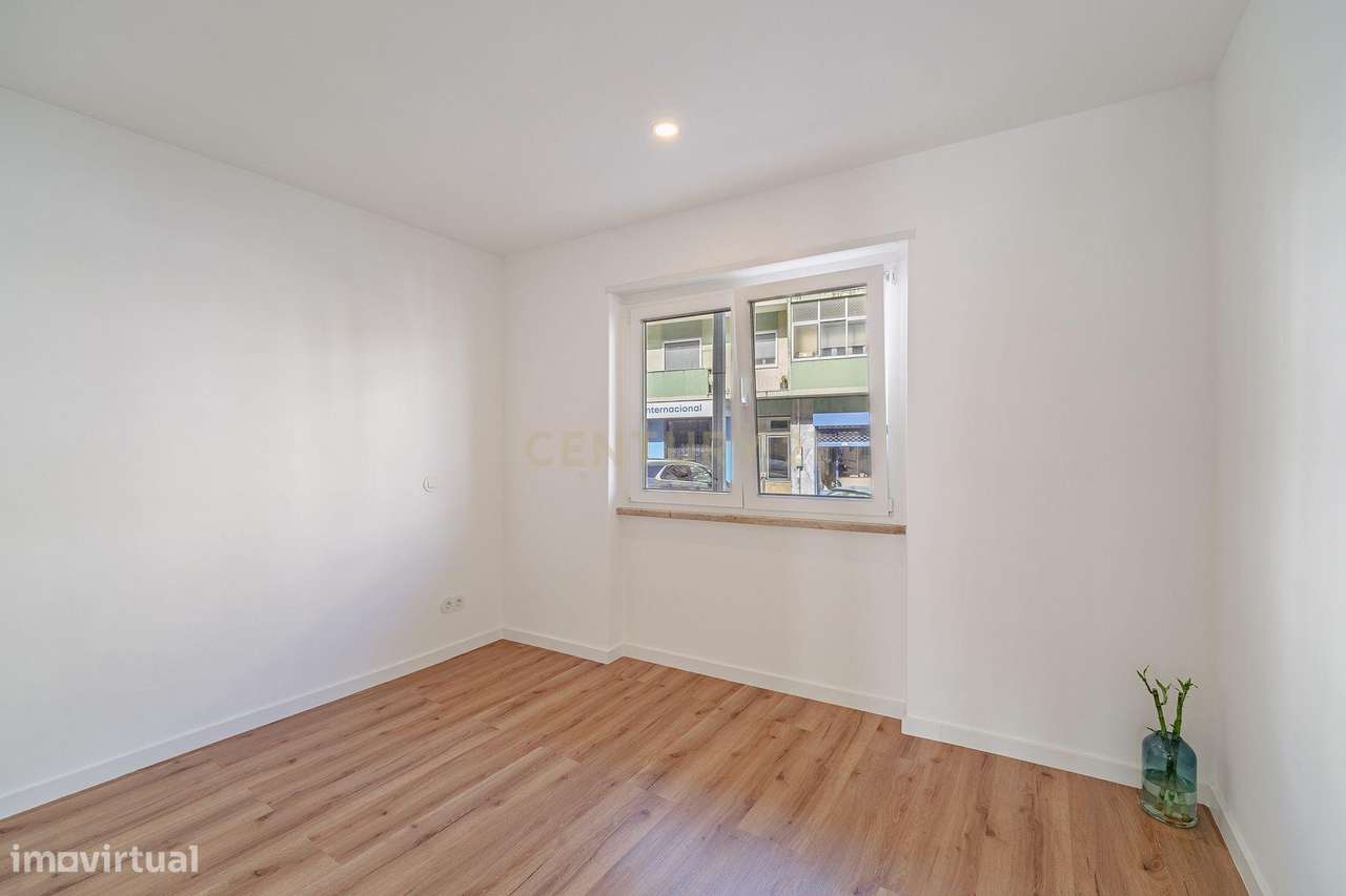 Apartamento T2 Fogueteiro com Logradouro-25
