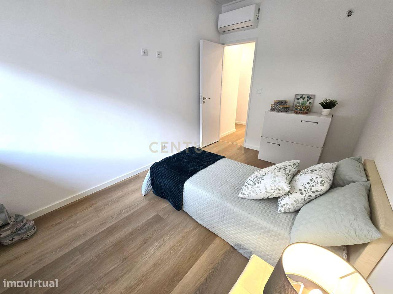 Apartamento T2 Totalmente Remodelado em Almada, Cova da Piedade-15