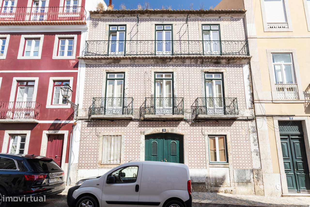 T2 Remodelado com Terraço no Príncipe Real, Lisboa-42