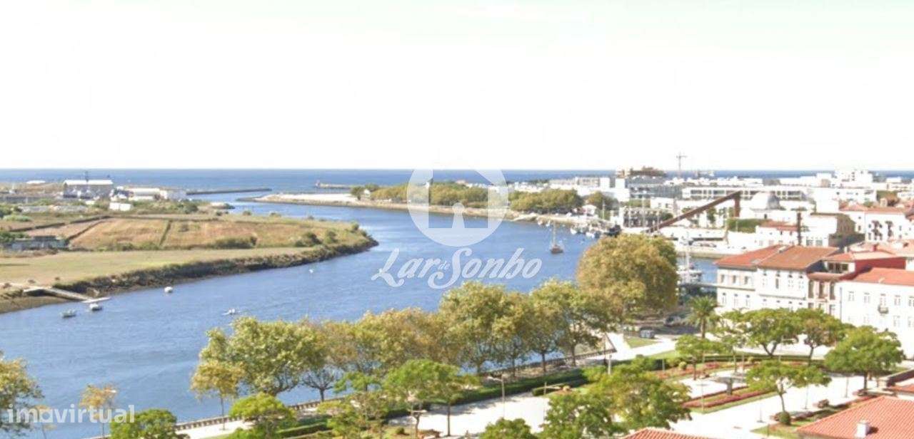 Prédio com 1.239m2 frente ao Rio Ave - Grande imagem: 4/19