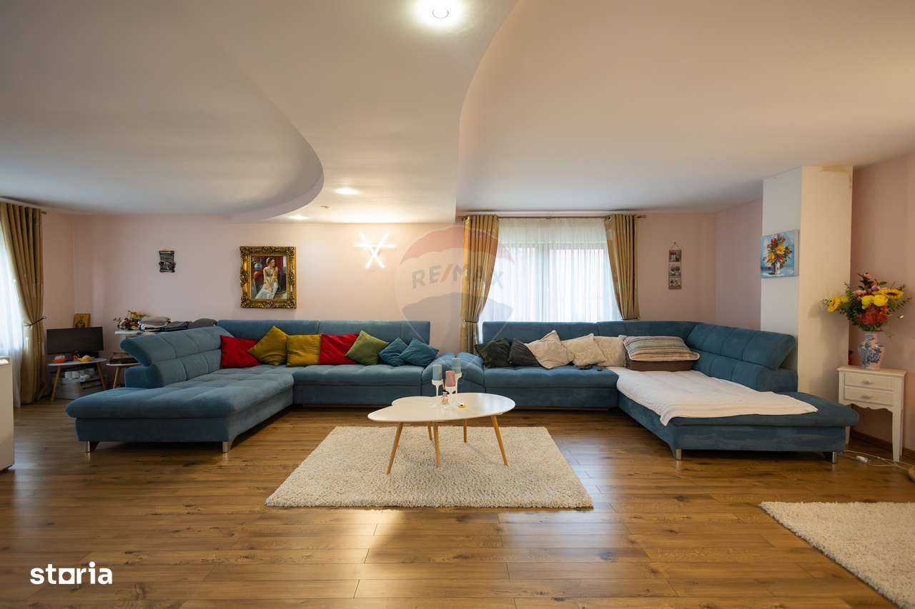 Casa spatioasa de vanzare - Imagine principală: 5/20