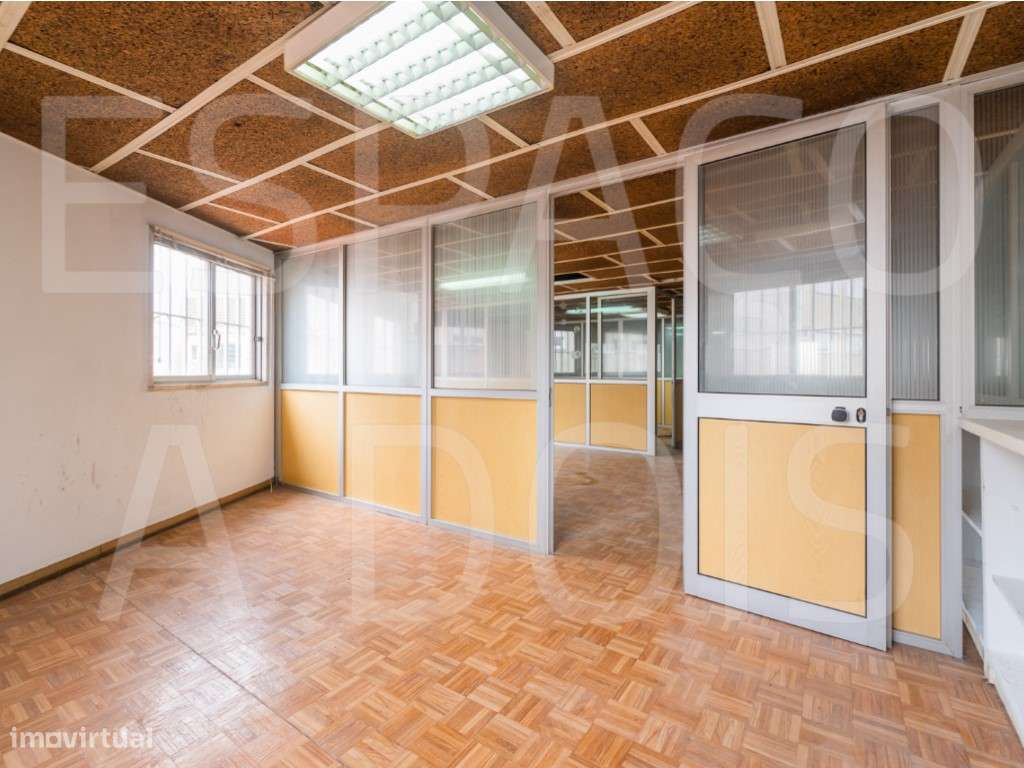 Armazém Amplo; com 2 Pisos! Boa Localização, próximo do Centro da A...-48