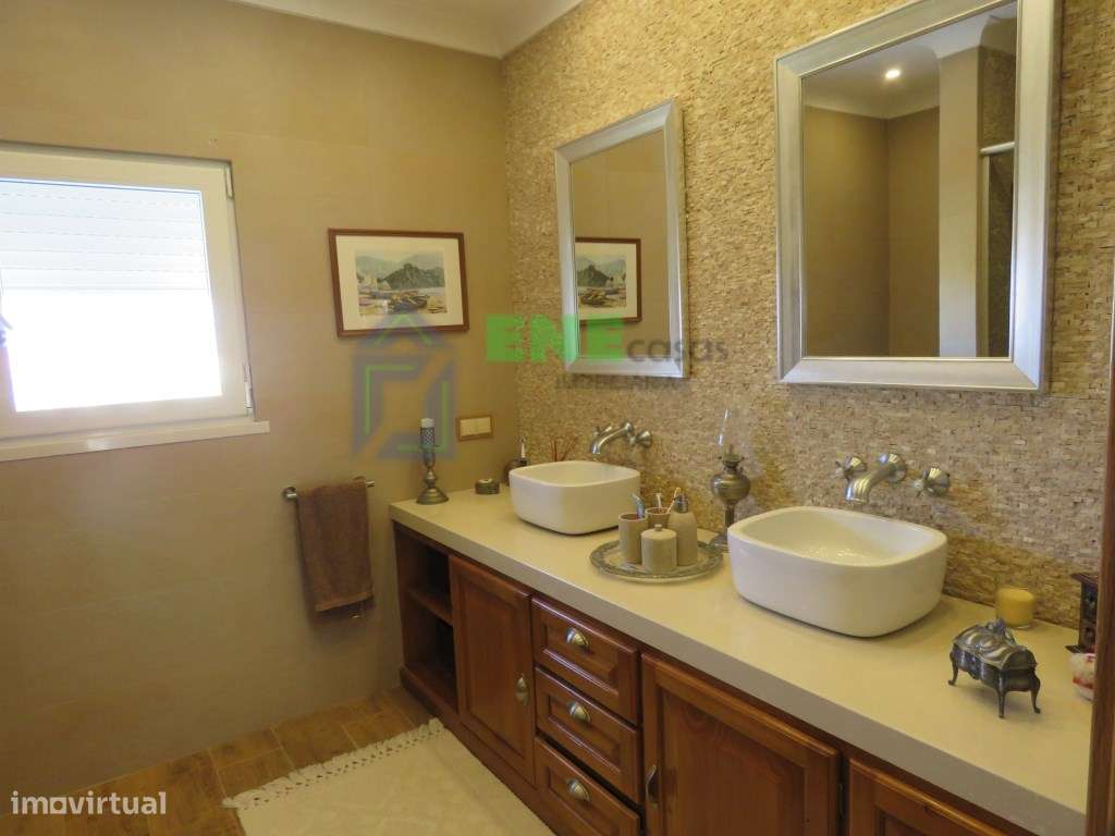 Moradia T5 Isolada em Barril-32