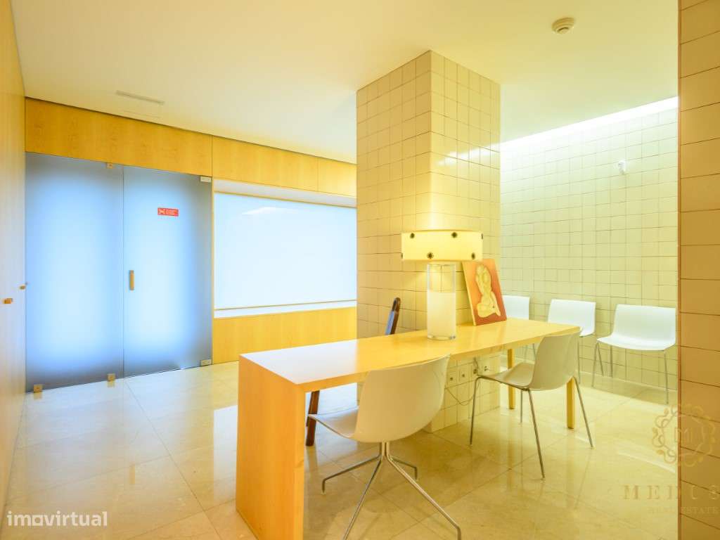 Clínica/Consultório no Centro de Vila Nova de Gaia Destacada na rev... - Grande imagem: 2/21