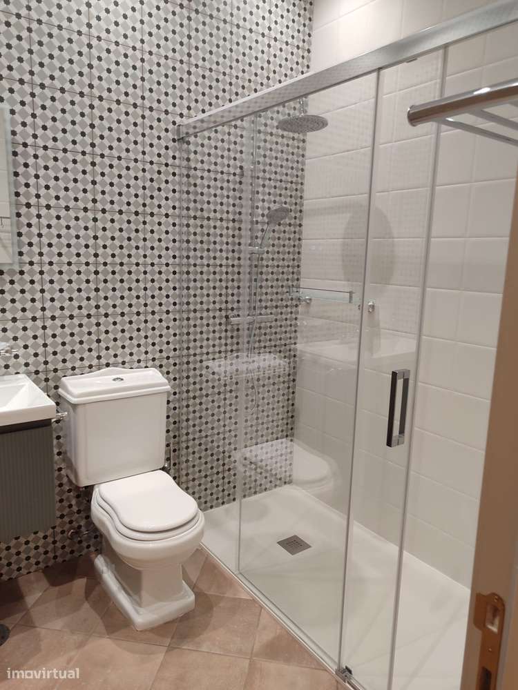 Excelente Moradia  2 frentes + Garagem + Terraço c/ Barbecue + Jardim-7