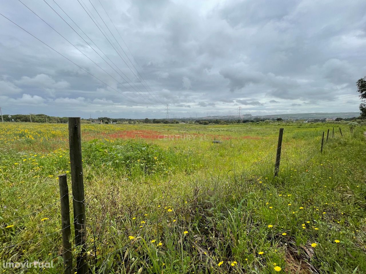 Terreno com 14.250m2, com possibilidade de construção de 175m2, junto