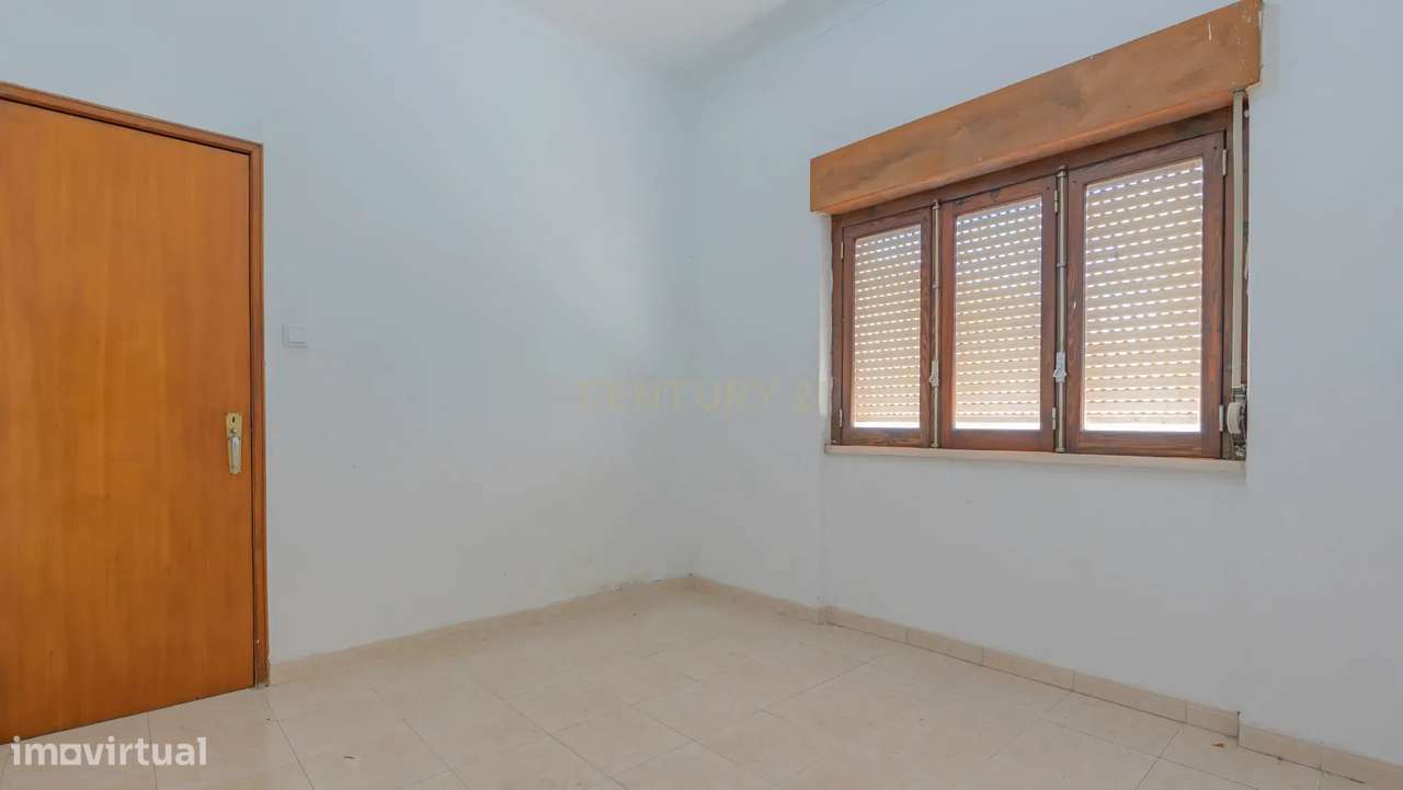 Moradia Isolada com Terreno de 1041 m² – Um Mundo de Possibilidades!-18