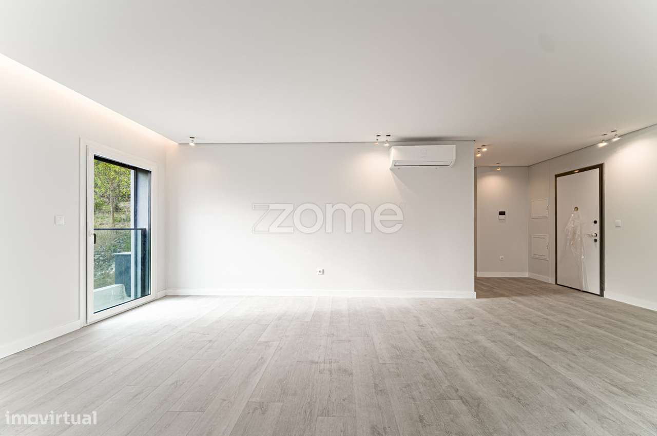 Fabuloso T3 novo a estrear, com varanda e vista rio-1