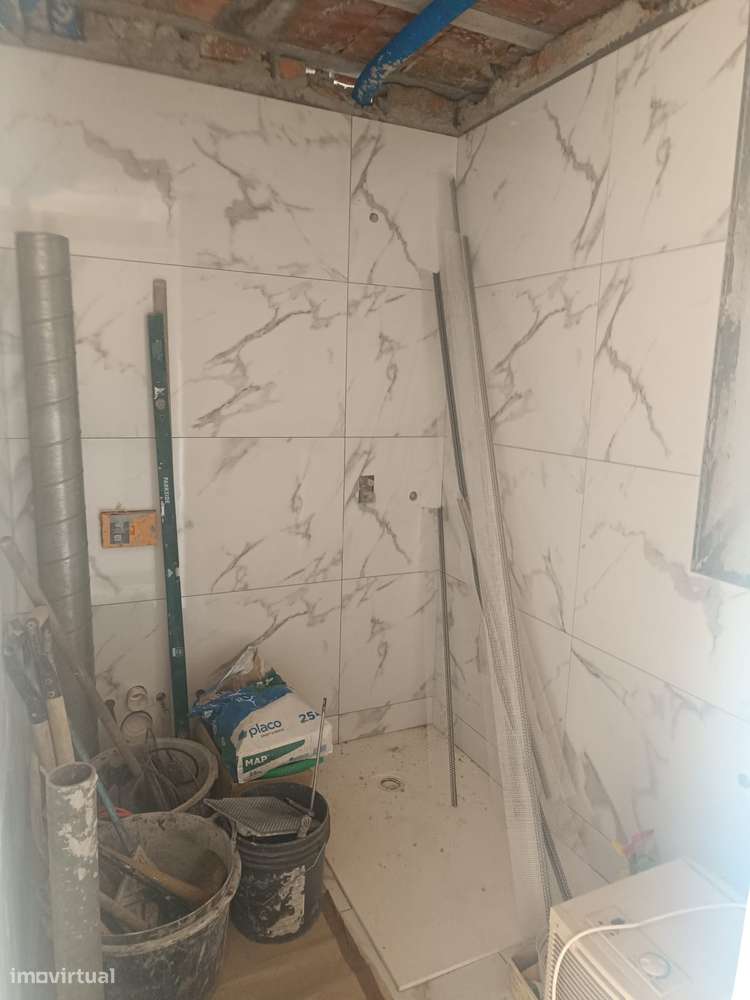 Moradia térrea isolada de 4 frentes em construção-8