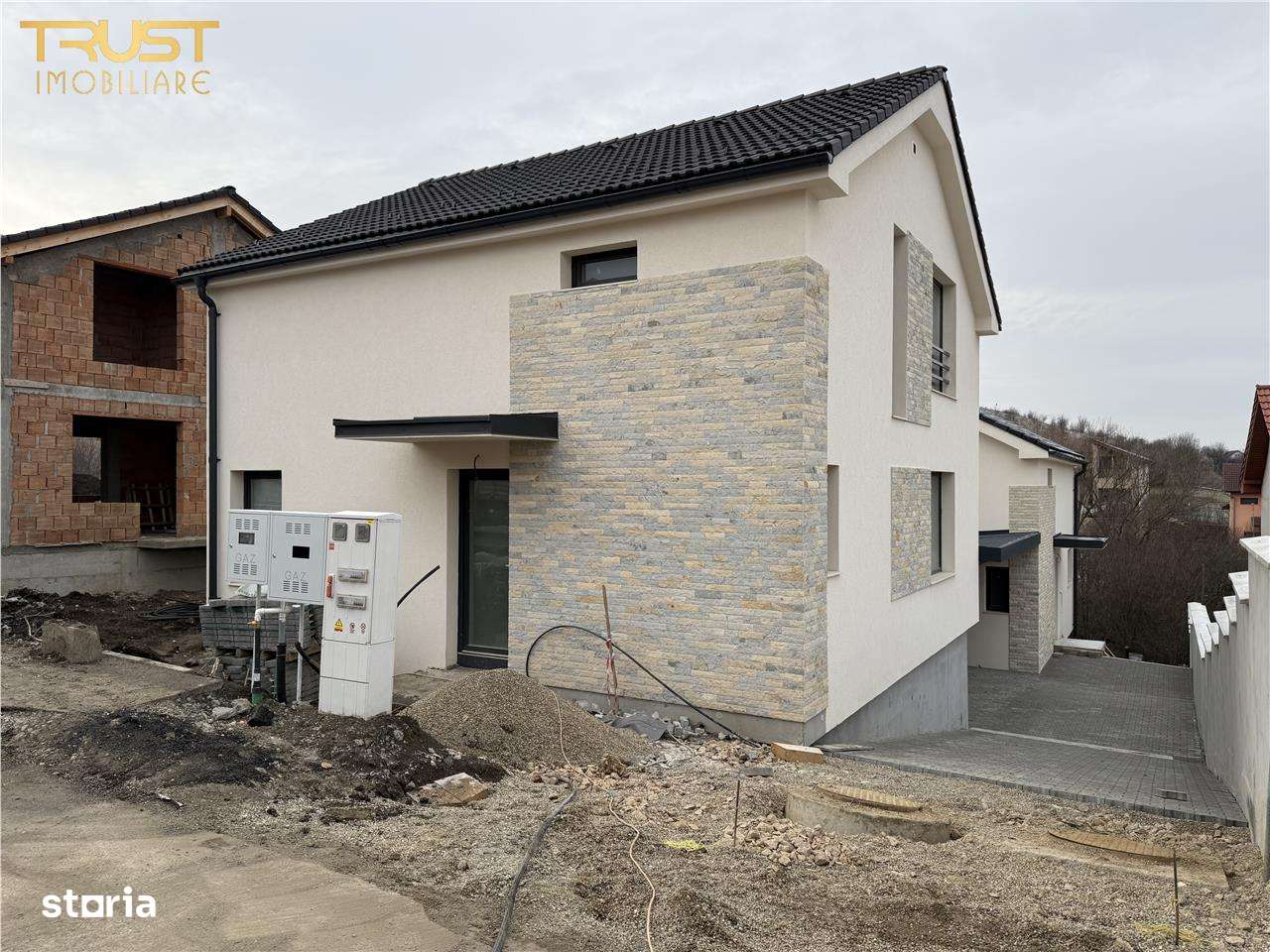 Casa individuala 4 camere  de vanzare l Dezmir l Garaj si parcare - Imagine principală: 1/11