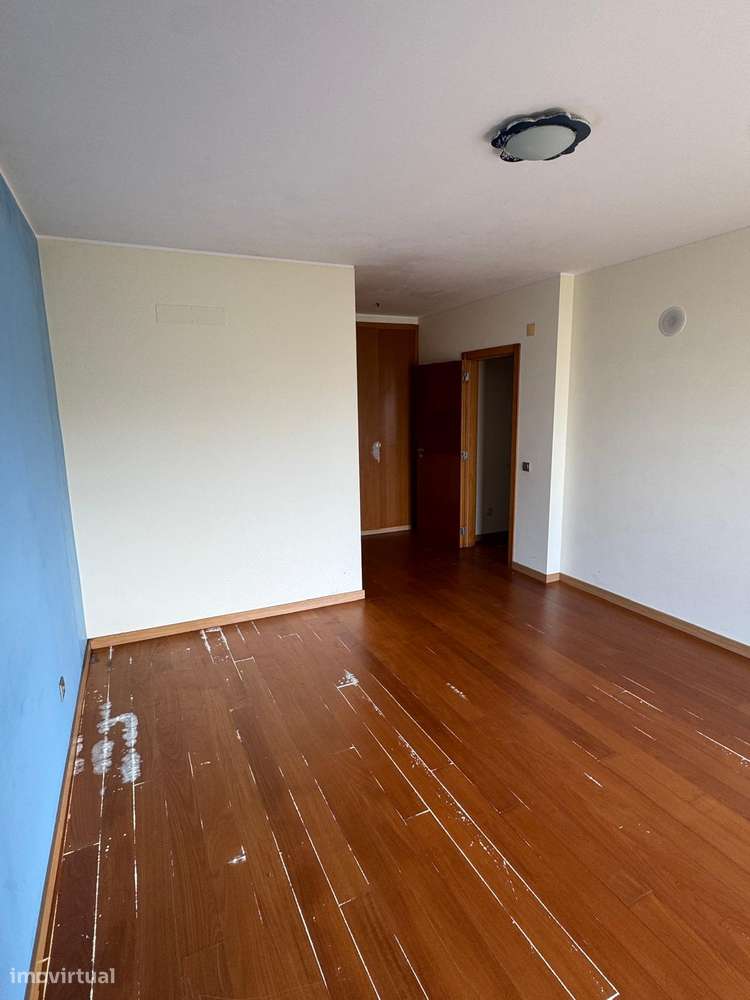 Moradia T5 com piscina, garagem e vista mar em Ericeira-17