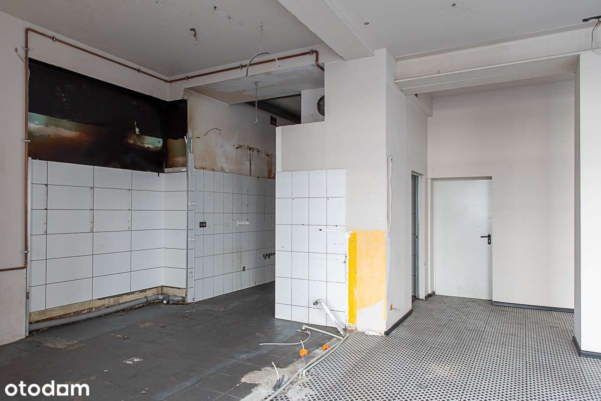 Lokal na parterze z 4 dużymi witrynami w zabytkowej kamienicy-11