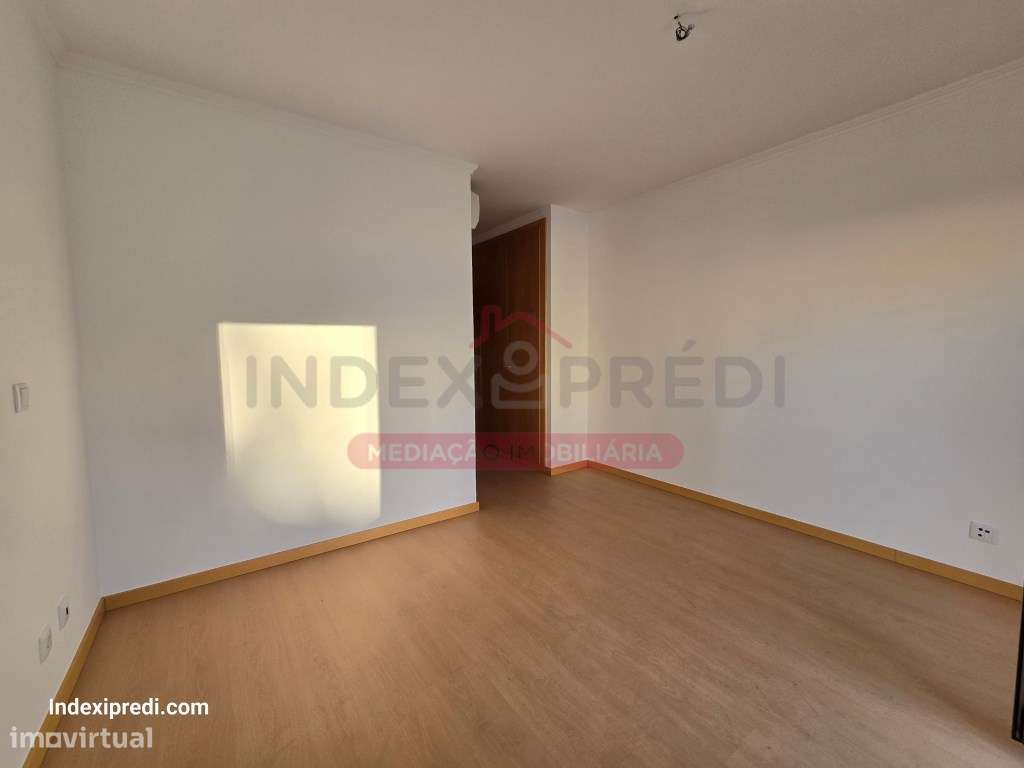 Apartamento T3 C/lugar de garagem de excelentes acabamentos-14