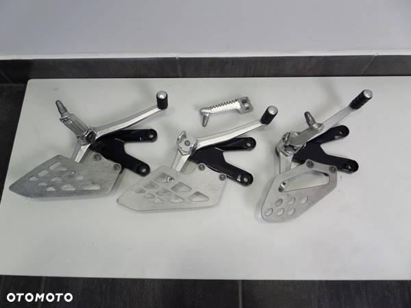 BMW S 1000 RR 09-17 PODNÓŻEK SET LEWY PRZÓD 4671 7708573 OSŁONA DZWIGNIA MOCOWANIE - 1