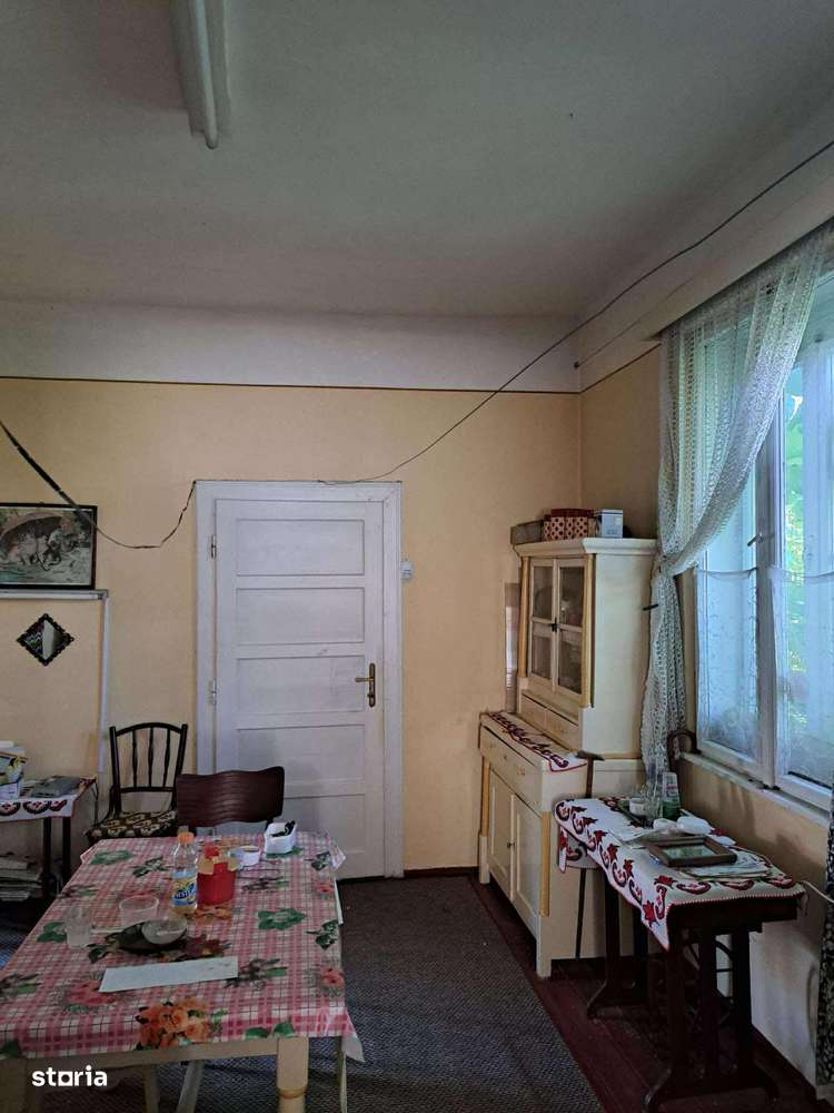 Casa de vanzare cu 2 camere , langa Liceul Economic , 110.000 euro neg-9