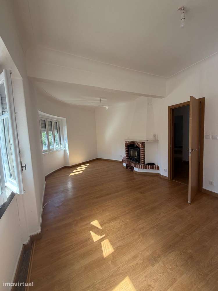 Apartamento T4 em Rio de Mouro-12