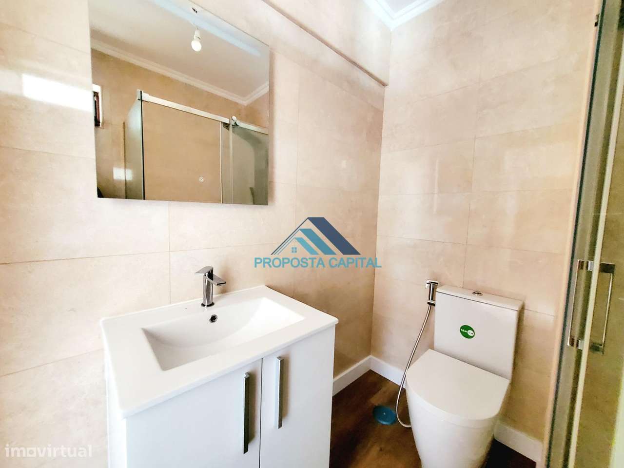 Apartamento T2 Totalmente Remodelado | Centro Sesimbra 200m da Praia-22