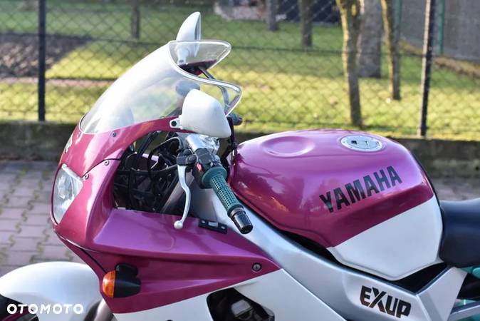 Yamaha FZR - 22