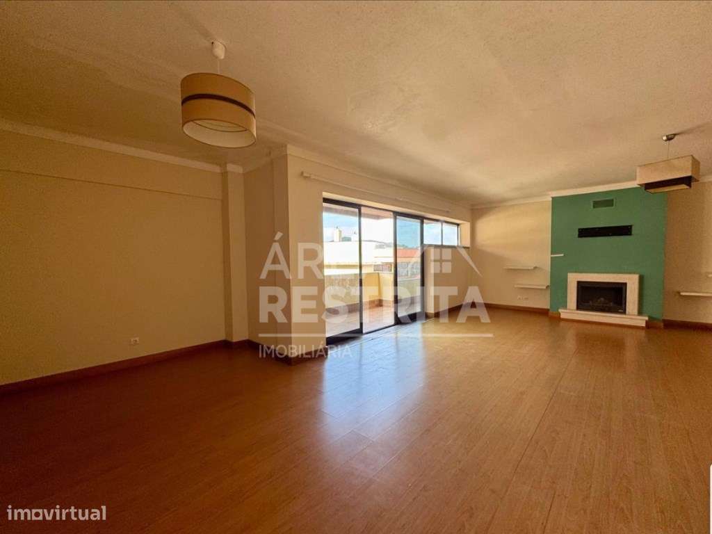 Apartamento T4 com uma área de 213 m², situado em zona central da c... - Grande imagem: 4/16
