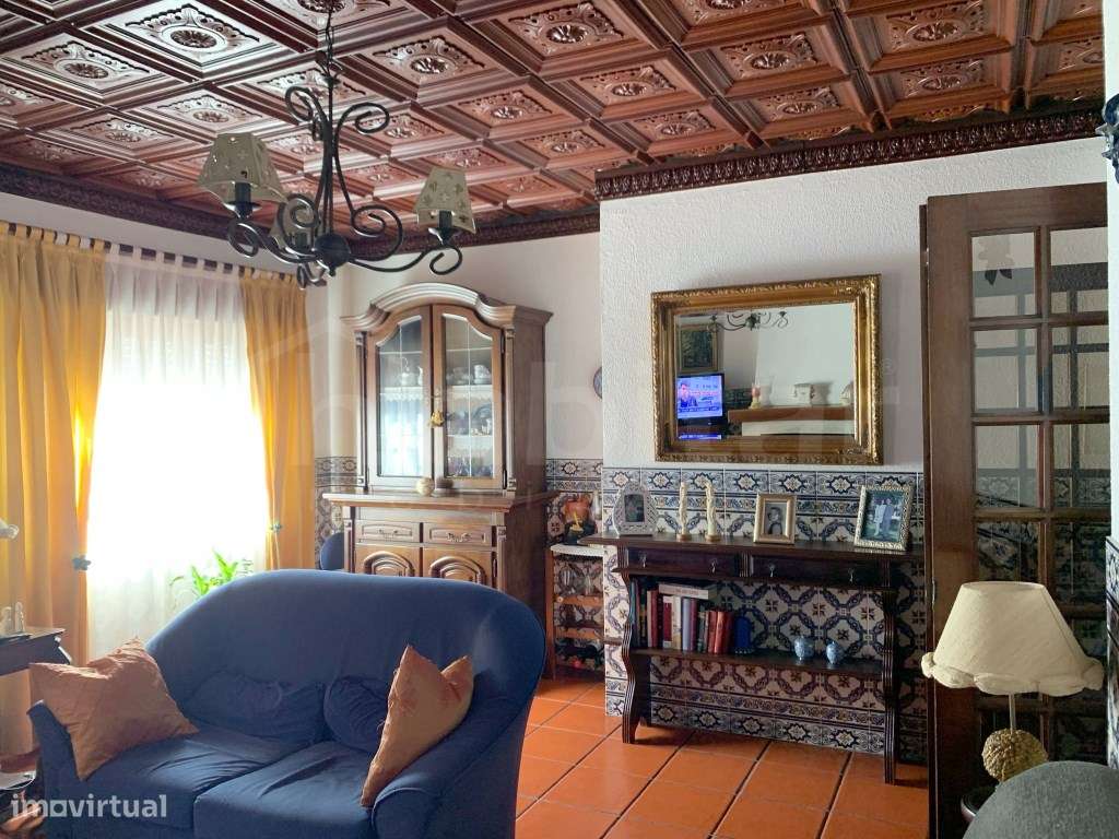 Moradia T5 + 2 C/ Quintal e Sótão-17