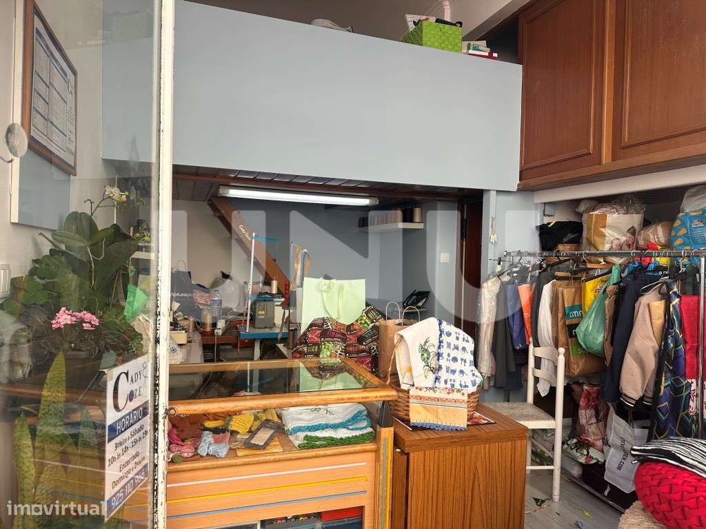 Loja com excelente visibilidade na Rua D. Pedro IV, em Queluz - Grande imagem: 5/5