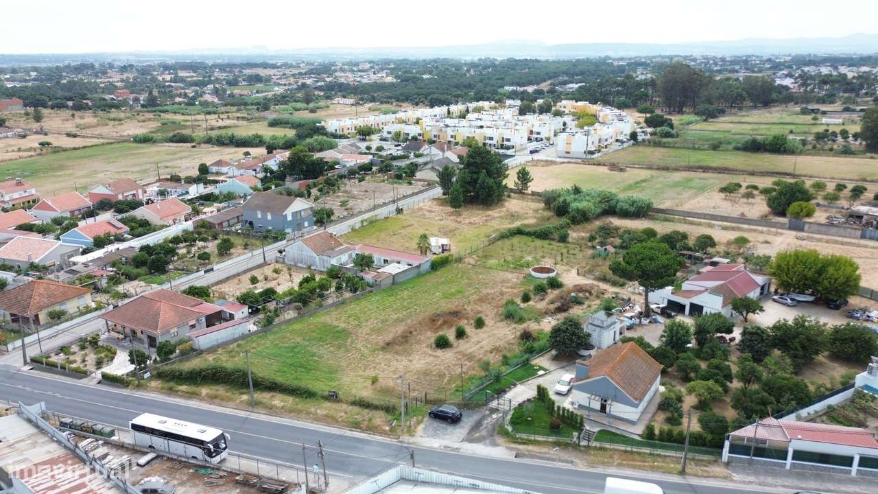 Terreno Urbano de 2406 m2 em Santo António da Charneca-3