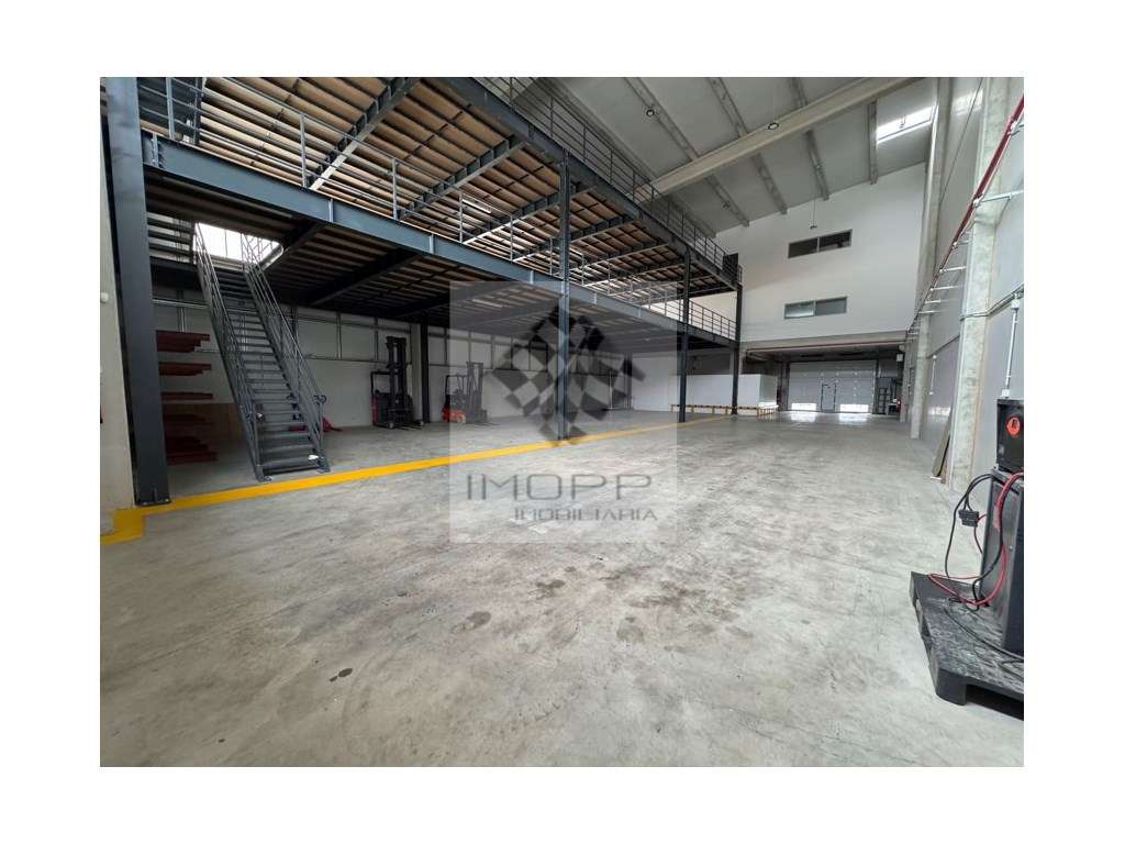 Excelente Armazém junto ao MARL - Grande imagem: 2/27