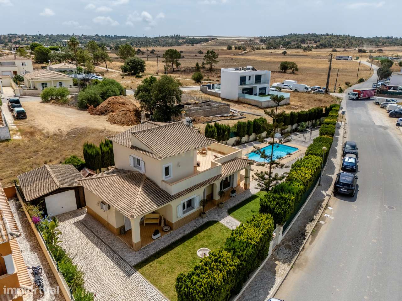 Moradia Independente T3, com Piscina e Amplo Espaço Exterior, em Algoz-27
