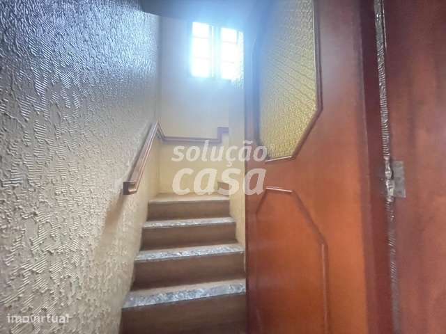 Moradia Isolada T4 para REMODELAR, com 2860m2 de Terreno!-26