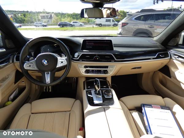 BMW Seria 7 730d xDrive mHEV - 28