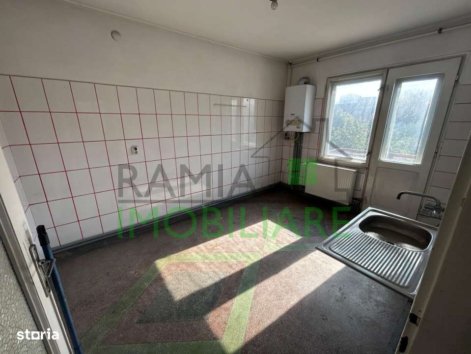 Casa cu 2 apartamente si teren generos-zona centrala, potential excele - Imagine principală: 2/19