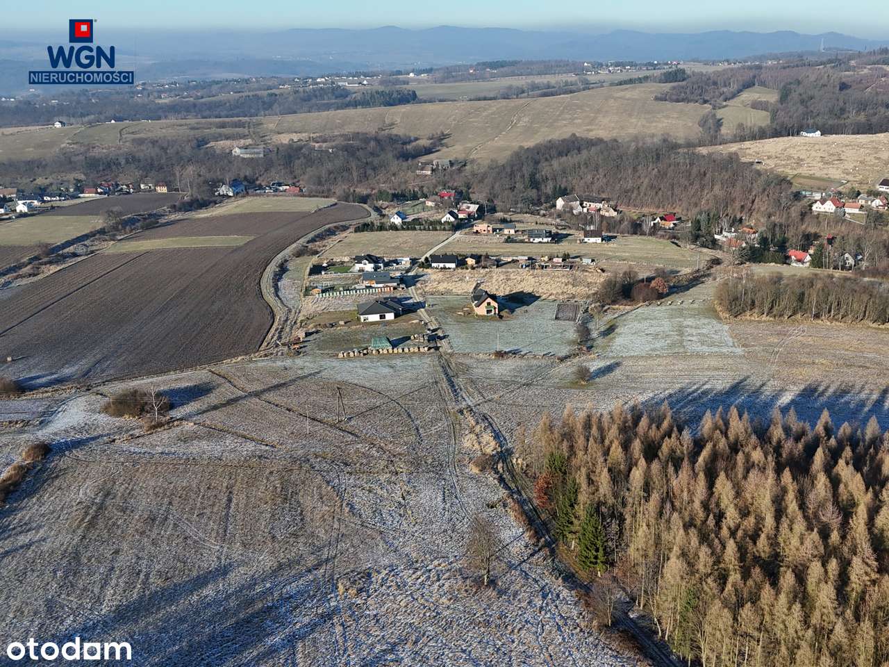 Działka budowlana z pięknymi widokami pod lasem.-1