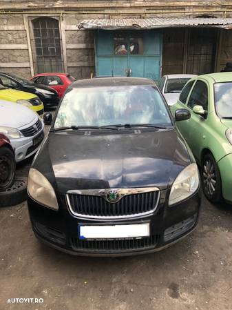 Dezmembrez Skoda Fabia 2 2008 negru - 1