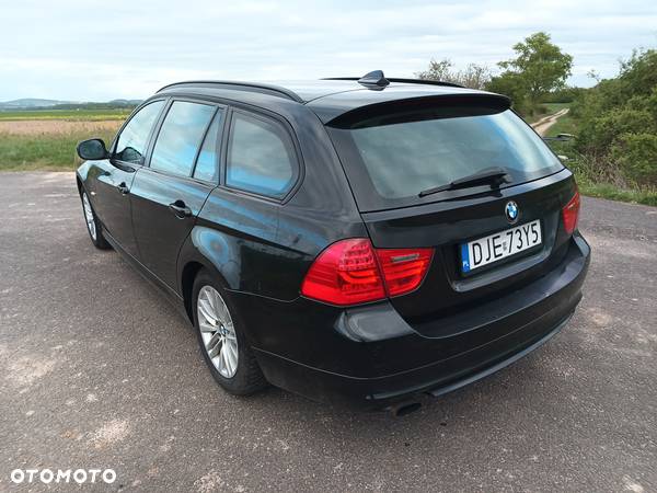 BMW Seria 3 318d DPF Touring - 5