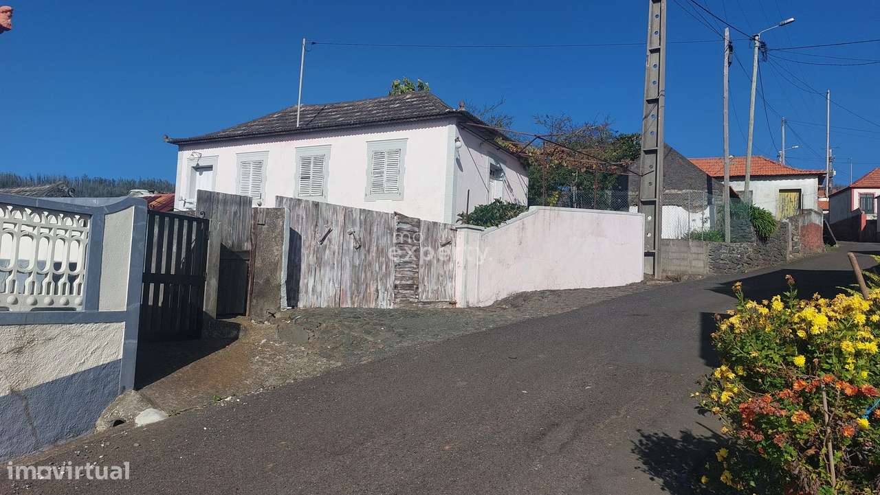 Moradia T3 + Palheiro na Fajã da Ovelha - Grande imagem: 5/10