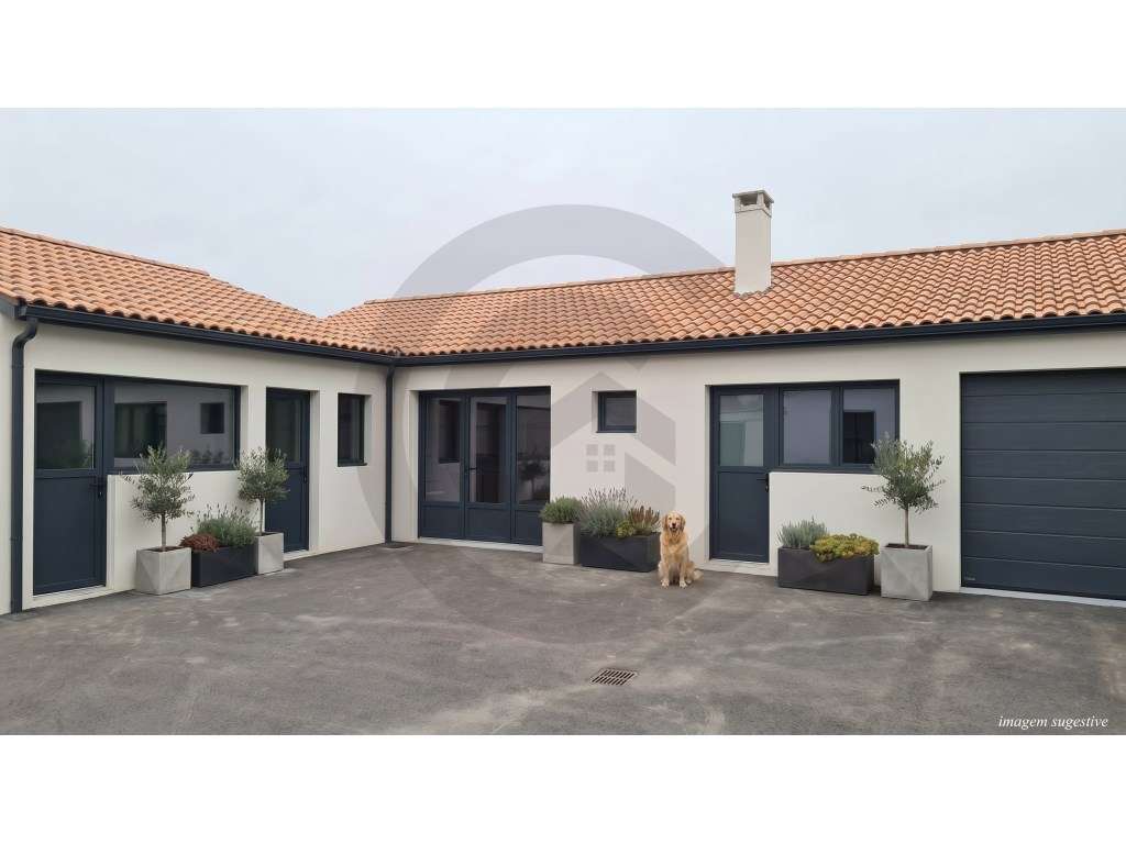 Moradia T3 Térrea com Excelente Potencial na Zibreira-5
