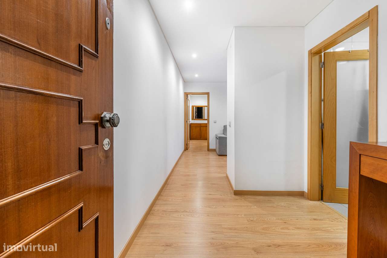 Apartamento T3 renovado no centro de Braga-9