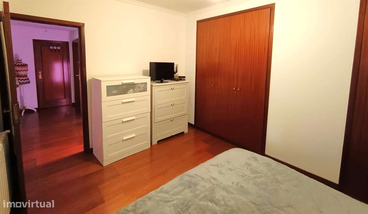 T1 na Maia para venda com inquilino | Equipado | Varanda e garagem-11