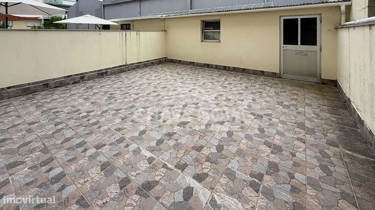 T2+1 c/ Garagem + arrumos +Terraço-40