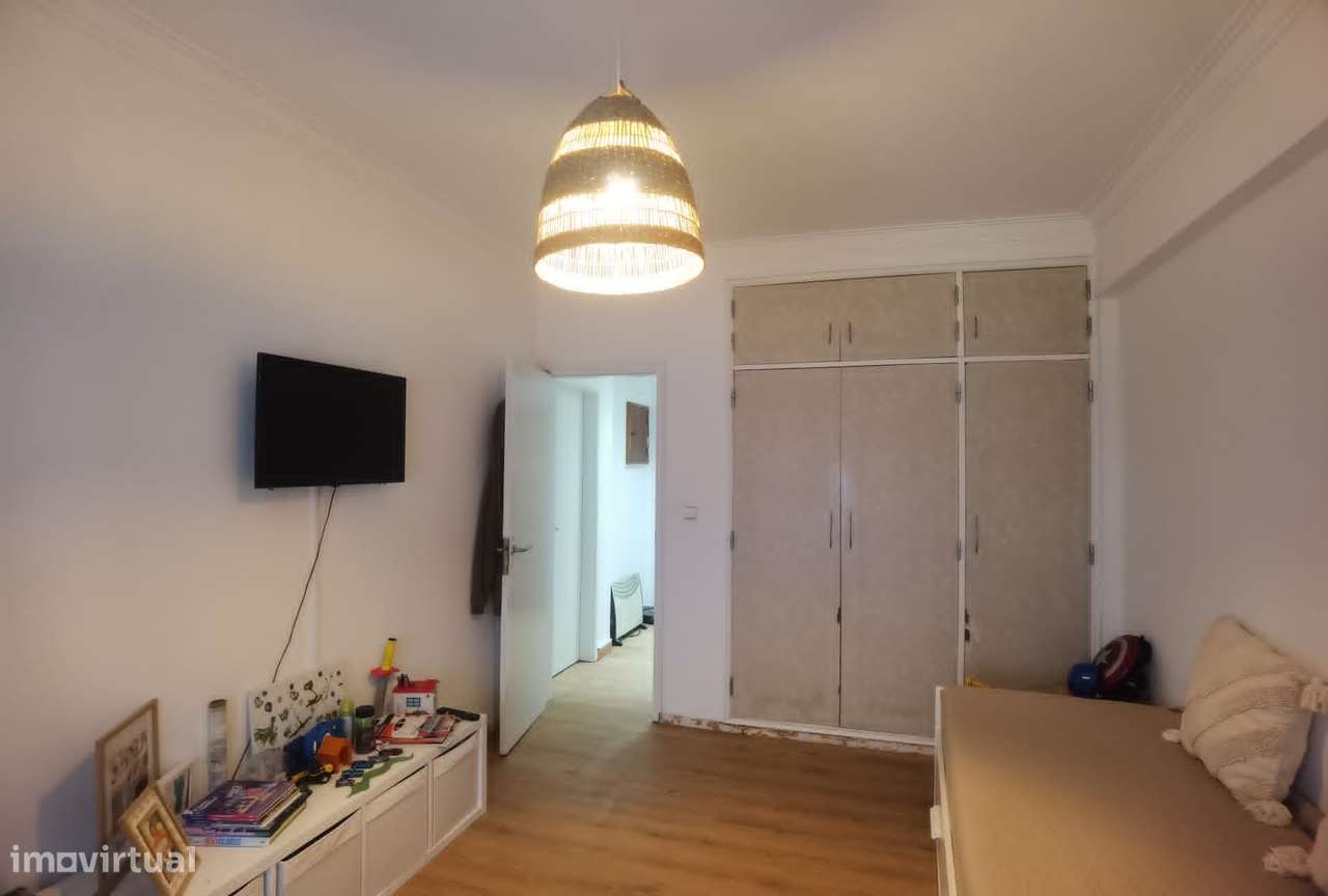 Apartamento T2 Renovado Almada-14