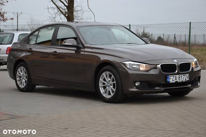 BMW Seria 3 320i - 14