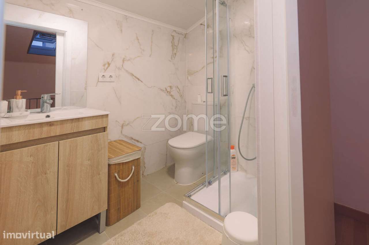 Moradia T2+1 Renovada a 100m do Mar – São Roque-27