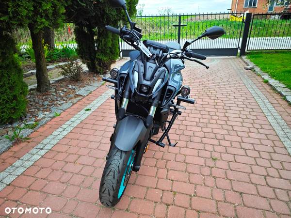 Yamaha MT - 12