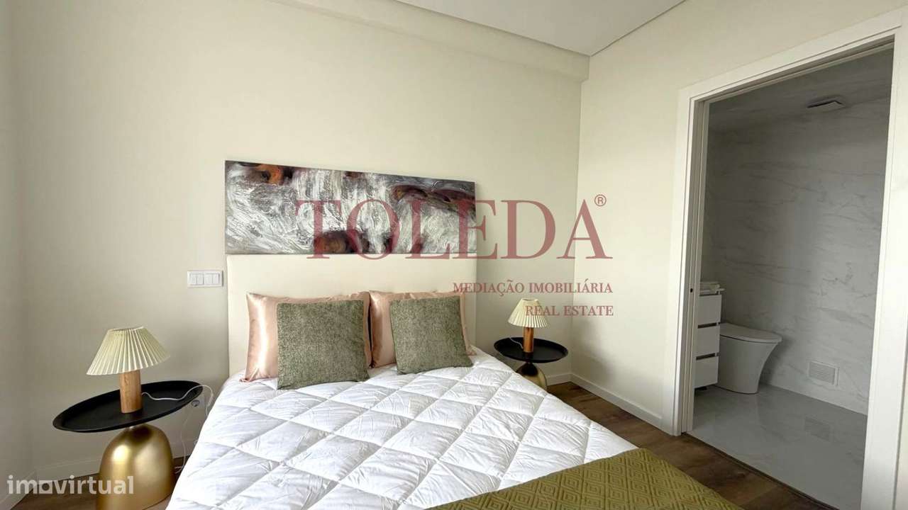 Apartamento T3 Remodelado em Benfica com terraço-22